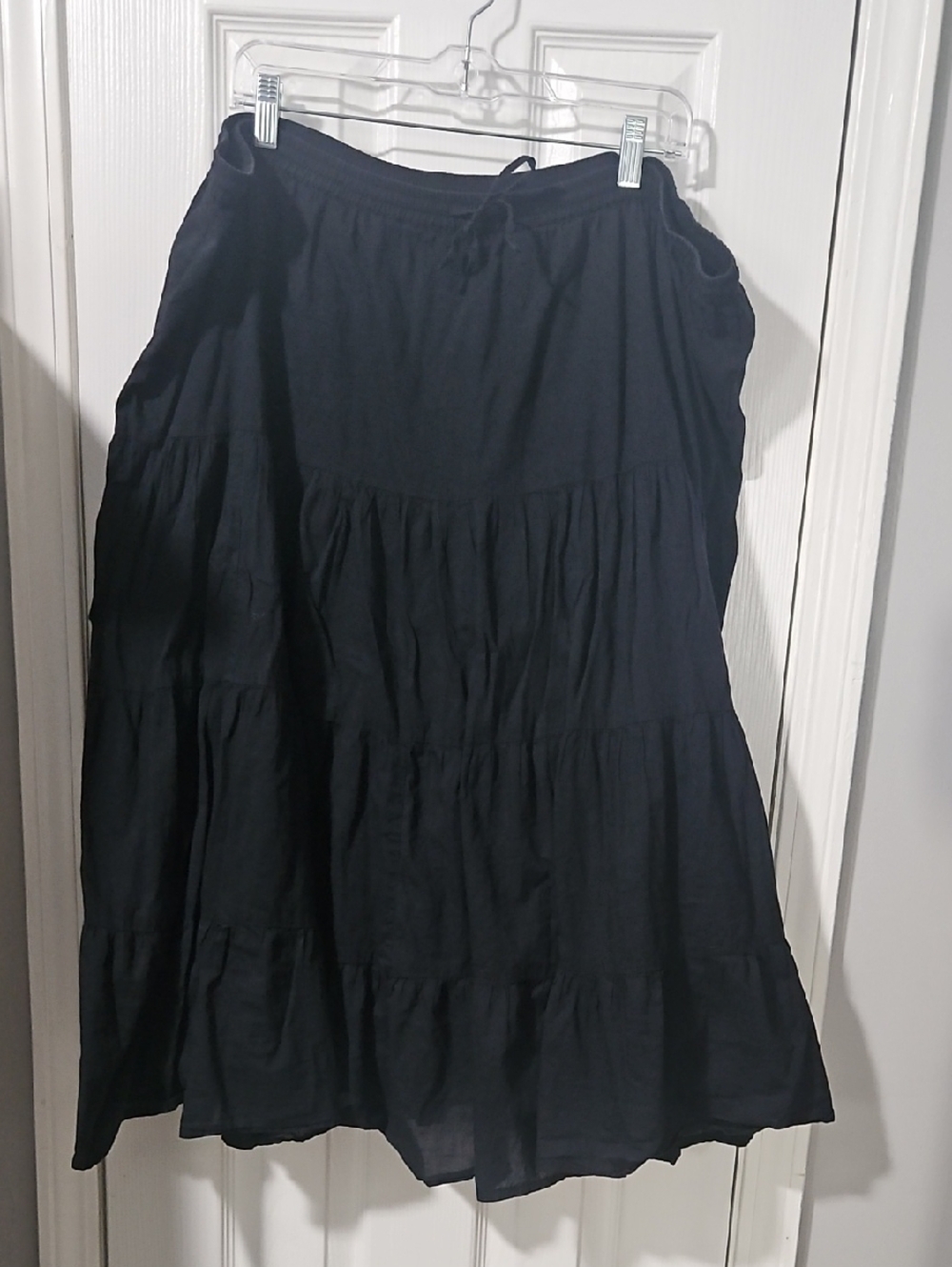 Life Style Woman Classic Black Tiered Midi Skirt